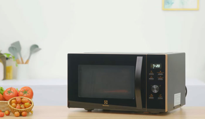 Lò vi sóng có nướng Electrolux EMG25D59EB 25 lít